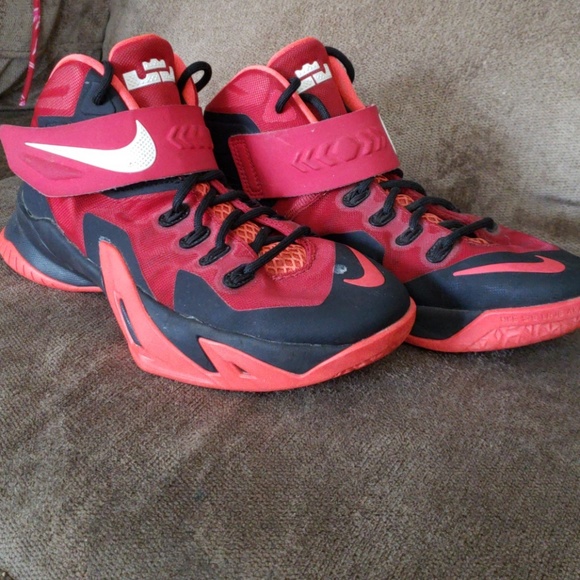lebron velcro basketball shoes